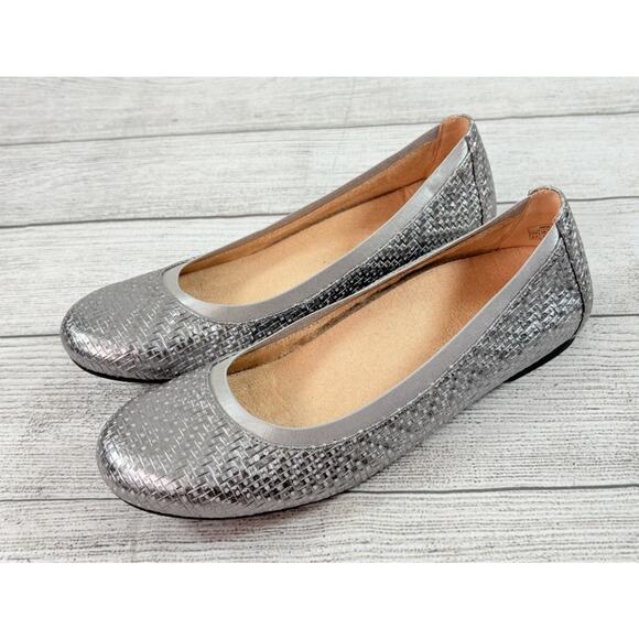Vionic Women's Anita Women's Flat Silver Leather Slip On Comfort Size 8.5 - Picture 1 of 8